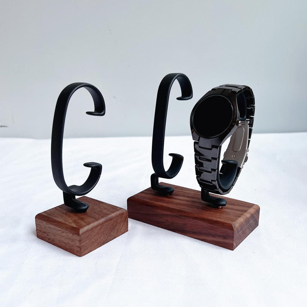 Jewelry And Watches Inc - แท่นวางนาฬิการูปตัว C สำหรับร้านค้า แท่นวางนาฬิกา ดีไซน์สวยงาม แข็งแรง
